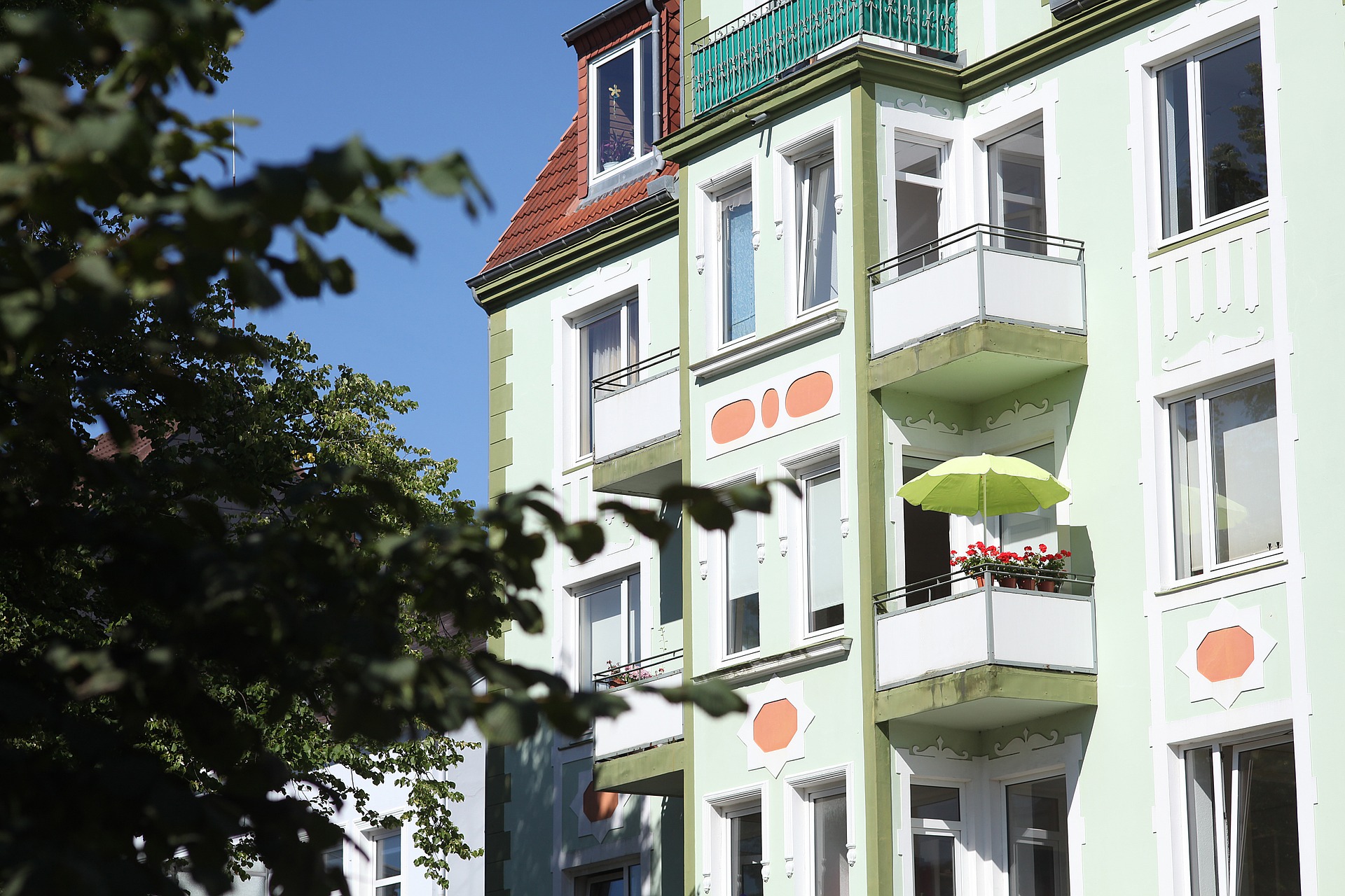 Mietshaus, Fassadenpflege